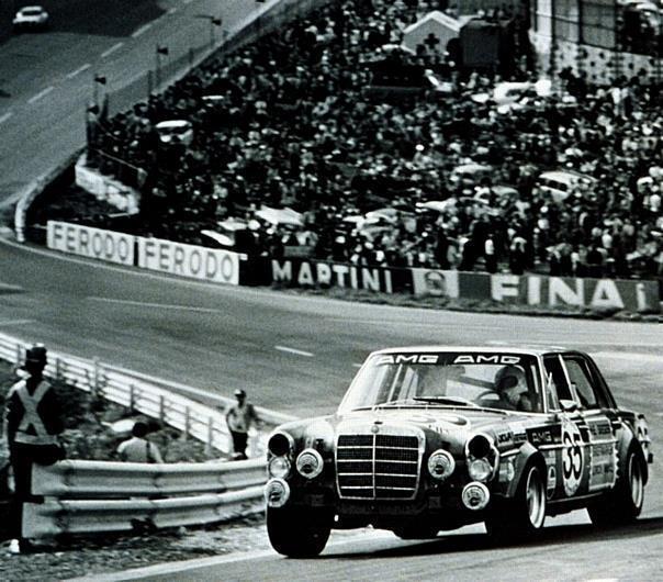 Internationaler Durchbruch 1971: Ein Mercedes-Benz 300 SEL 6.8 AMG erzielt beim 24-Stunden-Rennen von Spa-Francorchamps (Belgien) völlig überraschend den Klassensieg und den zweiten Gesamtrang.